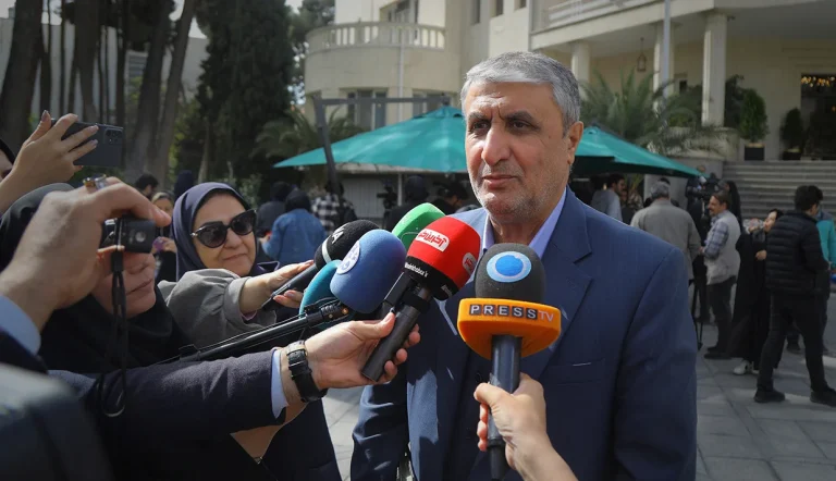 رئیس سازمان انرژی اتمی در واکنش به صدور قطعنامه احتمالی در شورای حکام، هشدار داد که اقدام‌های عملیاتی و اجرایی به محض صدور قطعنامه انجام خواهد شد.