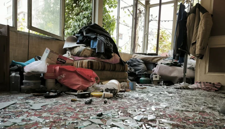 براساس ویدئوهای منتشرشده در فضای مجازی، حملات هوایی اسرائیل به مناطق مختلف تهران در ساعات گذشته ادامه داشته است.