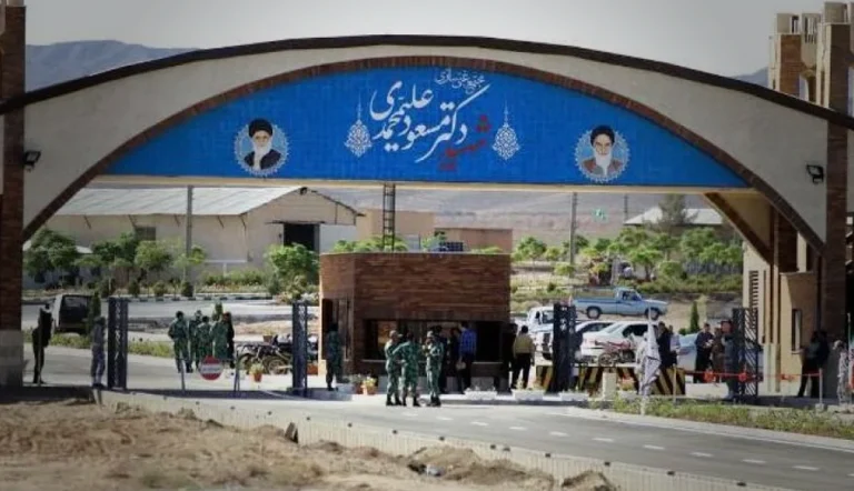 منابع خبری گزارش داده‌اند که شامگاه جمعه به وقت محلی، ارتش اسرائیل تاسیسات هسته ای فردو در شمال شرقی شهر قم را هدف حمله قرار داده است.