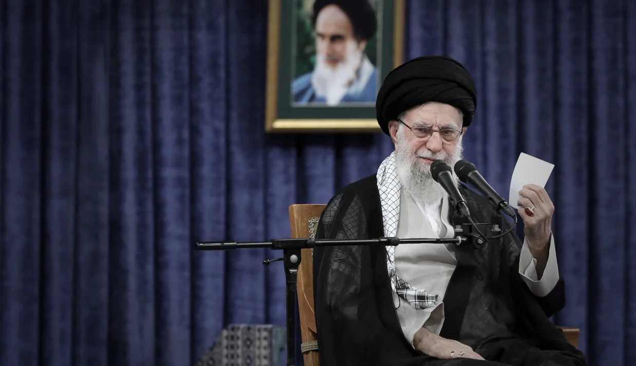 علی خامنه‌ای، رهبر جمهوری اسلامی در یک پیام تلویزیونی خطاب به اسرائیل گفته است که نیروهای مسلح جمهوری اسلامی،‌ اسرائیل را «بیچاره» خواهد کرد.
