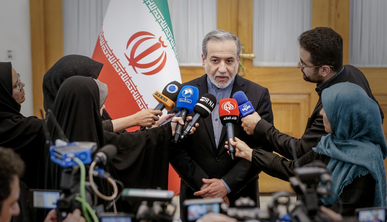 وال استریت ژورنال گزارش داده است که جمهوری اسلامی به طوری فوری پیامهایی ارسال کرده است، مبنی بر اینکه خواهان پایان درگیری با اسرائيل و از سرگیری مذاکرات هستهای با آمریکا است.