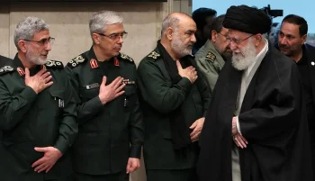 رویترز گزارش داد علی خامنه‌ای شاهد کشته شدن مشاوران ارشد نظامی و امنیتی‌اش در حملات هوایی اسرائیل بوده است که این موضوع خلأهای بزرگی در حلقه نزدیکان او ایجاد کرده و خطر اشتباهات راهبردی را افزایش داده است.