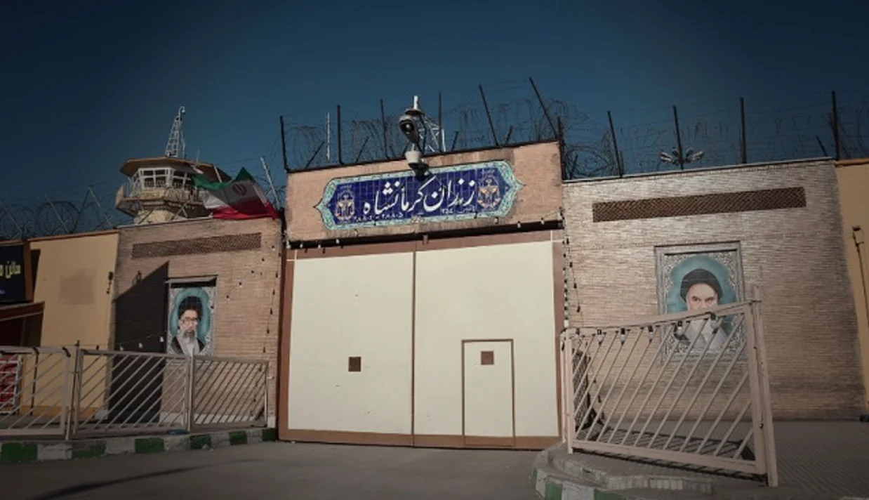 چند نهاد حقوق بشری اعلام کردهاند که یگان ویژه ضدشورش به سوی این زندانیان دیزلآباد کرمانشاه گلوله شلیک کرده است که در نتیجه آن دستکم ۱۰ زندانی کشته و ۳۰ تن زخمی شدند.
