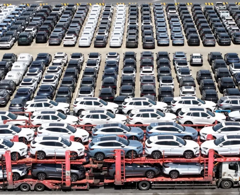 دولت‌های محلی و بسیاری از شرکت‌های دولتی در چین با کمبود شدید منابع مالی دست‌به‌گریبان هستند و در اجرای تعهدات خود به مشکل خورده‌اند.