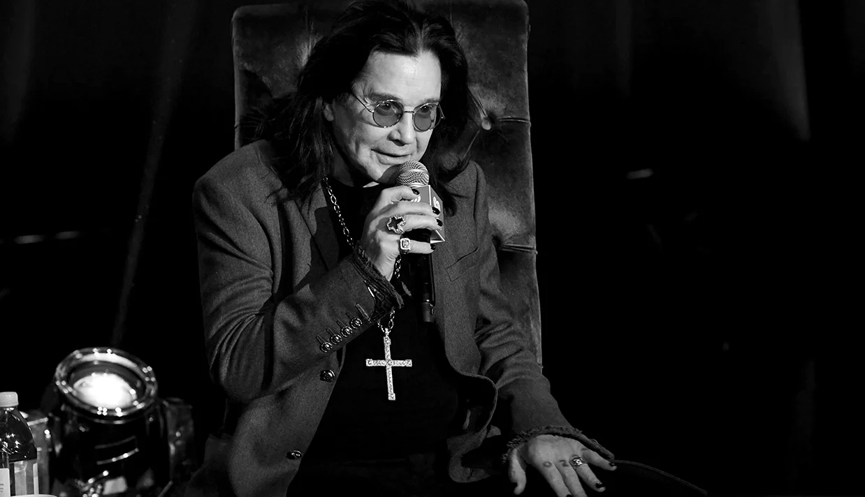 اوزی آزبورن، خواننده اصلی گروه بلک سبث (Black Sabbath) و ستاره موسیقی هوی‌متال، در ۷۶ سالگی و تنها چند هفته پس از تور خداحافظی‌اش درگذشت.