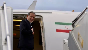 عباس عراقچی، وزیر امور خارجه جمهوری اسلامی، صبح امروز دوشنبه در رأس هیأتی تهران را به مقصد چین ترک کرد.