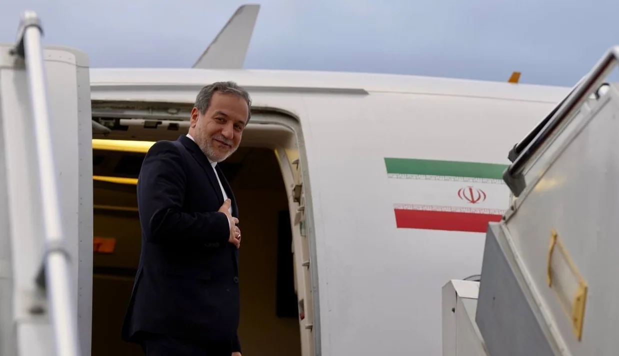 عباس عراقچی، وزیر امور خارجه جمهوری اسلامی، صبح امروز دوشنبه در رأس هیأتی تهران را به مقصد چین ترک کرد.