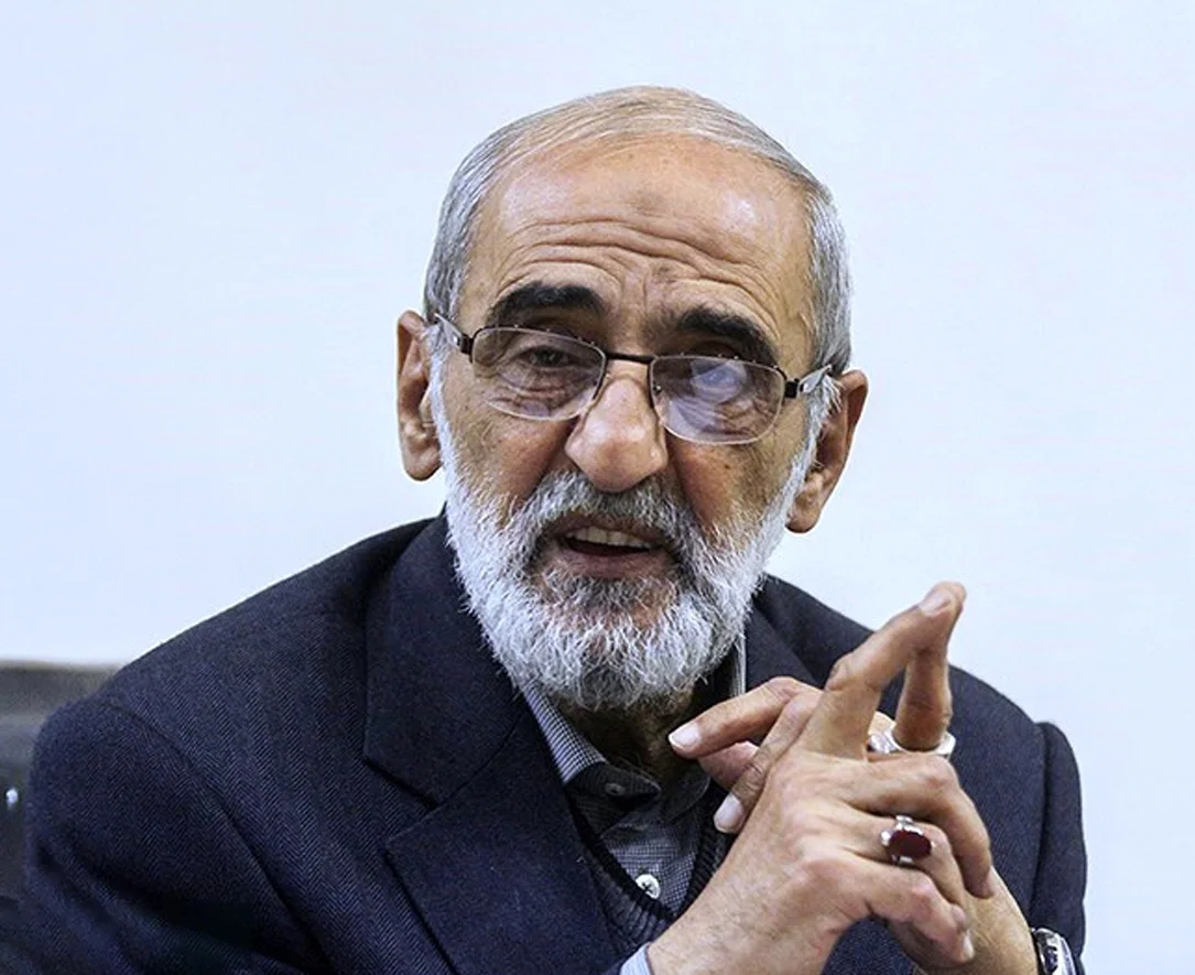 حسین شریعتمداری، نماینده علی خامنه‌ای در روزنامه کیهان، در یادداشتی به گفت‌و‌گوی اخیر عباس عراقچی با فاکس‌نیوز واکنش نشان داد.