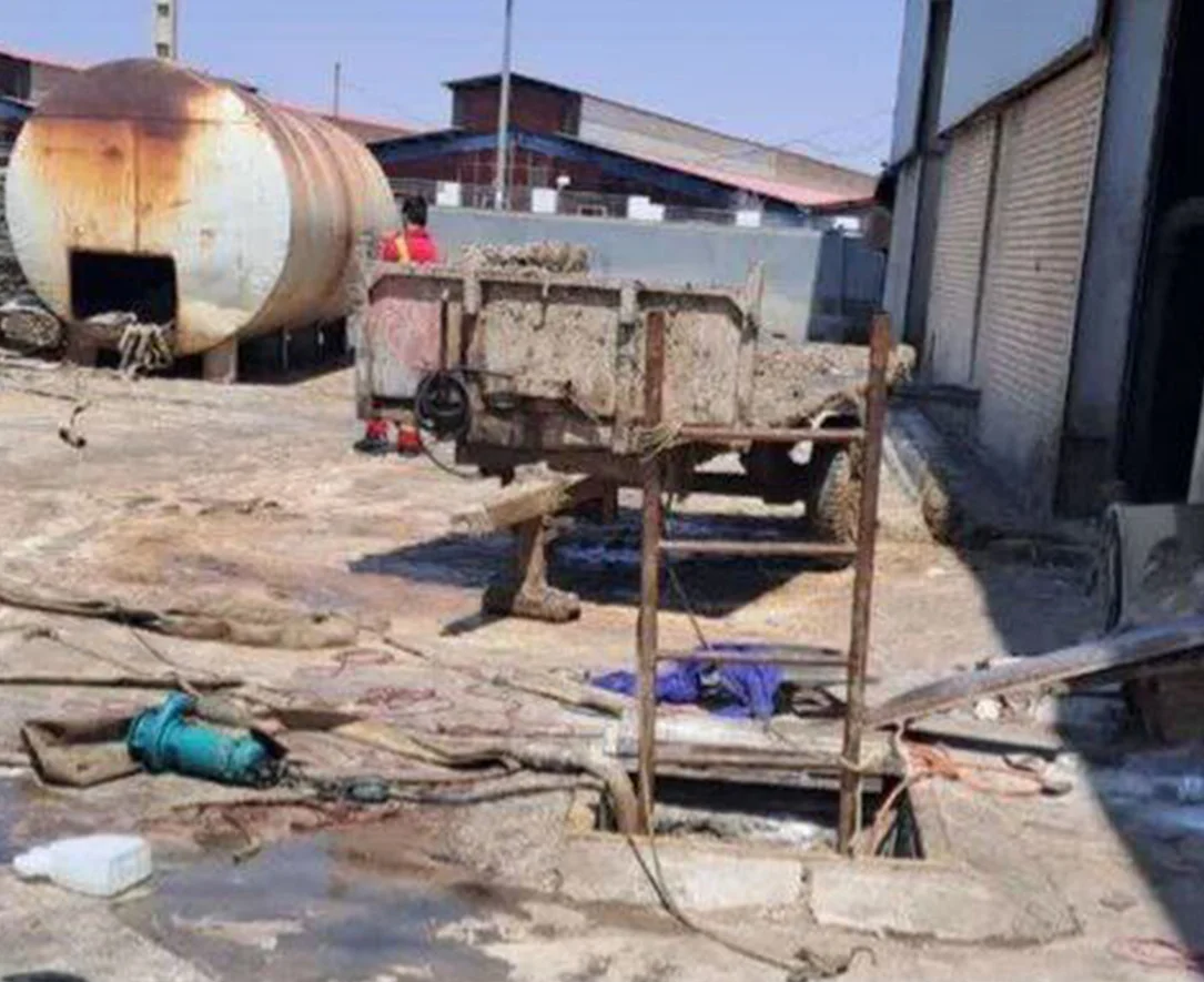 منابع خبری از مرگ سه کارگر و مصدومیت ۴ نفر از کارگران بر اثر سقوط از چاه فاضلاب در استان مرکزی خبر دادند.