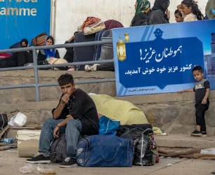 محمد صادق معتمدیان استاندار تهران از بازگرداندن ۴۵۰ هزار مهاجر افغانستانی با اقامت «غیرمجاز» در تهران به کشورشان خبر داد.