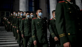 حزب کمونیست چین یک‌بار دیگر دکترین «جنگ مردمی» و «جنگ فرسایشی» مائو تسه‌تونگ را در دستور کار قرار داده و آن‌ها را به راهبرد اقتصادی و سیاسی کشور تبدیل کرده تا مردم را بسیج کند.