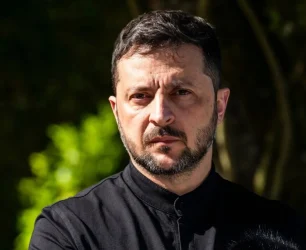 ولودیمیر زلنسکی، رئیس‌جمهور اوکراین، روز شنبه تأکید کرد که این کشور درصورت دستیابی به توافق صلح با مسکو، هیچ بخشی از خاک خود را به روسیه واگذار نخواهد کرد.