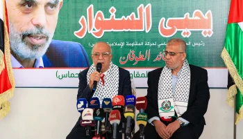 یک رسانه وابسته به حوثی‌ها روز شنبه ۸ شهریور به نقل از بیانیه مهدی مشاط، رهبر این گروه گزارش داد که نخست وزیر حوثی‌های یمن و تعدادی از وزرای این دولت در حمله هوایی اسرائیل به ساختمانی در صنعا کشته شده‌اند.