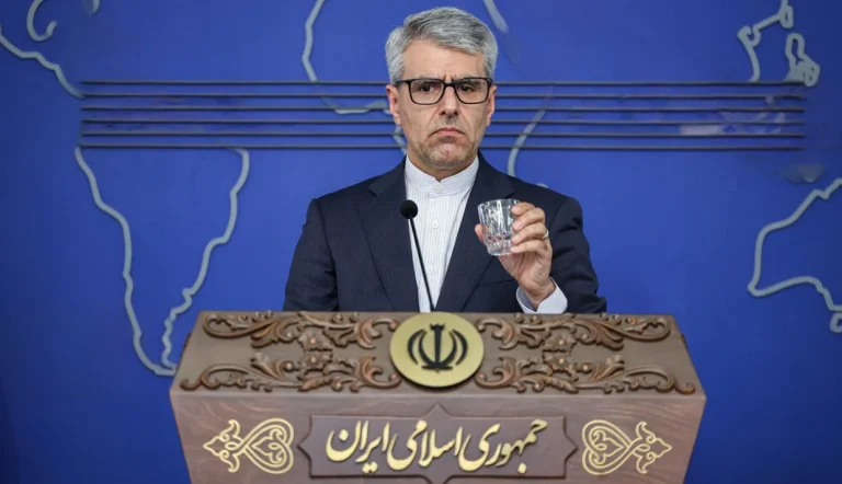 اسماعیل بقایی در پی مفقودی ۳ خلبان جمهوری اسلامی در جریان حمله به پایگاه العدید آمریکا در قطر گفته است که تا روشن شدن سرنوشت ۳ خلبان جمهوری اسلامی، فرض بر اسارت آنها است.