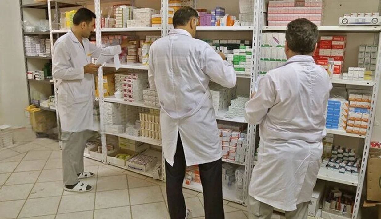 رئیس انجمن داروسازان ایران اعلام کرد که داروخانههای خصوصی کشور با خطر جدی ورشکستگی روبهرو هستند.