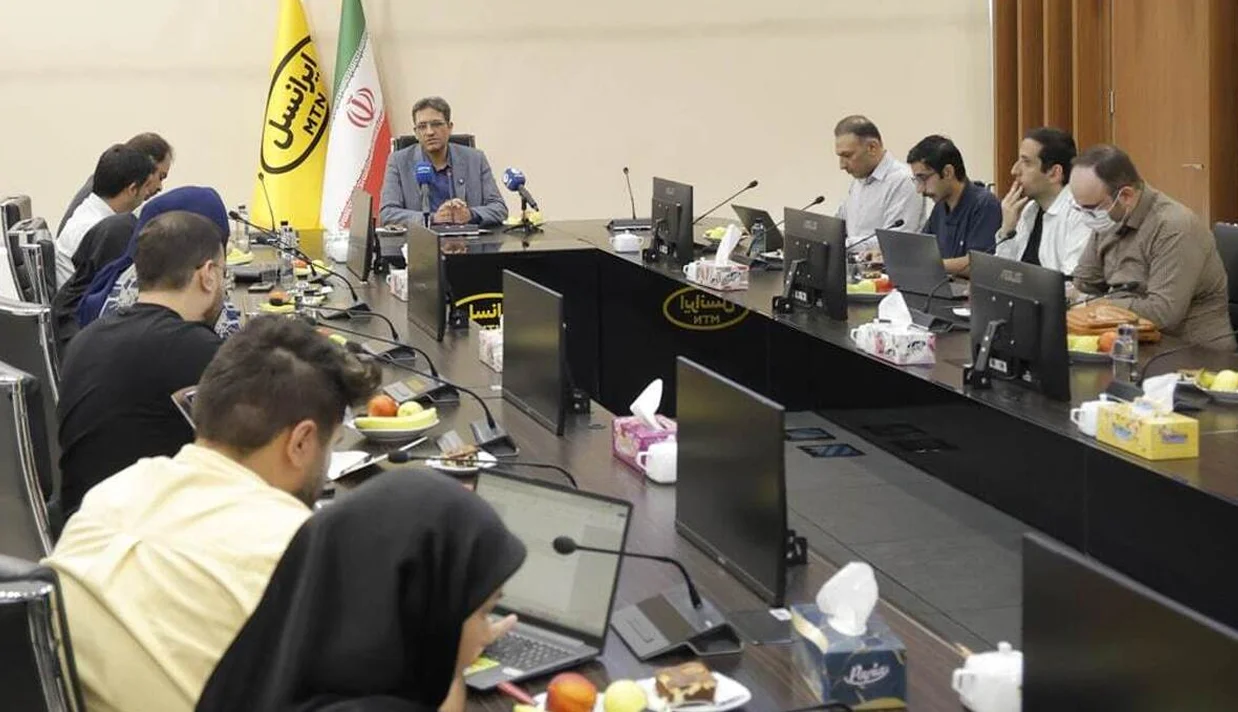 علیرضا رفیعی مدیرعامل ایرانسل گفت در صورت عدم تصویب افزایش تعرفهها، مشترکان باید منتظر قطعی روزانه اینترنت باشند.