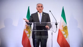 شاهزاده رضا پهلوی گفت وبسایت «ایران را پس میگیریم» از دیروز تاکنون و در ظرف ۲۴ ساعت، بیش از یکونیم میلیون بازدید داشته و هزاران نفر از داخل ایران برای پیوستن به آن ثبتنام کردهاند.
