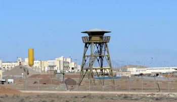 تأسیسات «کلنگ‌گزلا» از حملات اخیر آمریکا و اسرائیل مصون مانده و در حال حاضر دو توده پسماند در شرق و غرب آن دیده می‌شود که احتمالاً حاصل فعالیت‌های صنعتی یا معدنی هستند.
