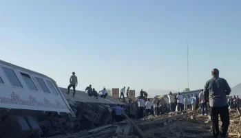 رسانههای داخلی ایران گزارش دادند که چند واگن قطار مسافربری تهران به کرمان در یکی از ایستگاههای شمال کرمان از ریل خارج شد.