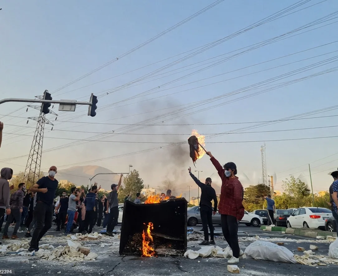وزارت خارجه آمریکا با هشدار درباره خطر اعدام دستکم ۱۱ معترض «زن، زندگی، آزادی»، خواستار توقف فوری این احکام و آزادی بازداشتشدگان شد.