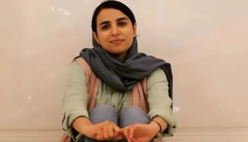 دادستان تهران علیه زینب موسوی، کمدین و فعال فضای مجازی، به‌دلیل انتشار ویدئویی با اظهاراتی درباره فردوسی، شاعر بزرگ ایرانی، اعلام جرم کرد.
