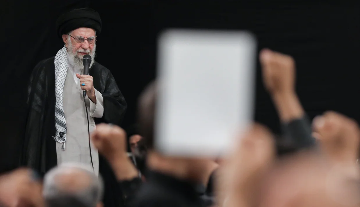 نایبرئیس کمیسیون اصل ۹۰ مجلس شورای اسلامی گفته است که با مدیریت پیامبرگونه علی خامنهای، بعید است دوباره جنگی علیه جمهوری اسلامی رخ دهد.
