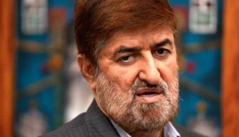 علی مطهری گفته است که در صورت ارائه درخواست از سوی دونالد ترامپ برای دیدار با مسعود پزشکیان در جریان سفر او به نیویورک، رئیسدولت جمهوری اسلامی باید این دیدار را در راستای «منافع ملت» بپذیرد.