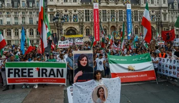 ایرانیان در کانادا، آمریکا، اروپا و استرالیا در سومین سالگرد مهسا امینی با شعار «زن، زندگی، آزادی» تجمع کردند و یاد جانباختگان را گرامی داشتند.