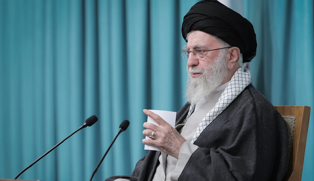 رهبر جمهوری اسلامی مذاکره با آمریکا درباره توان موشکی و توقف غنیسازی اورانیوم و «بیفایده» و «ضرر محض» خواند.