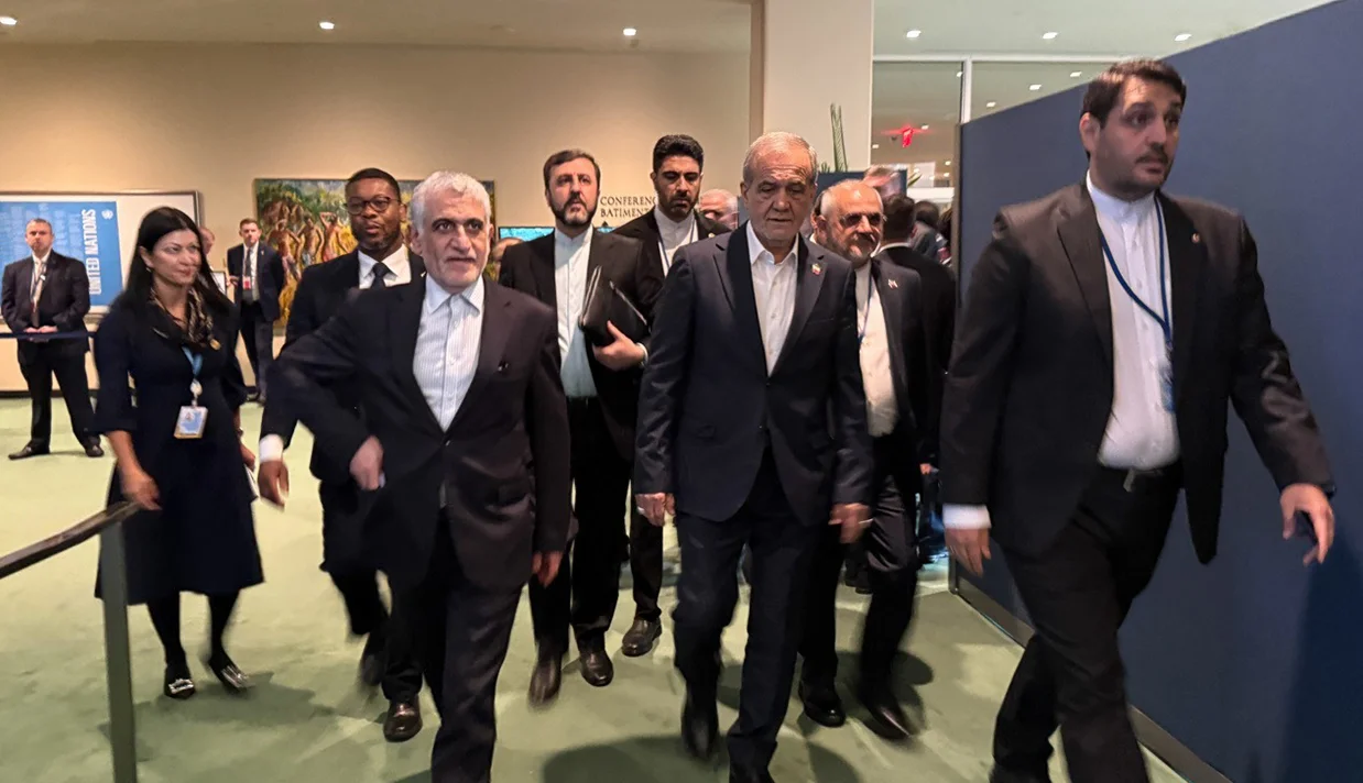 مسعود پزشکیان گفت درخواست آمریکاییها «غیرمنطقی» است و جمهوری اسلامی، اجرای اسنپبک (مکانیسم ماشه) را بر پذیرش خواست آنها ترجیح میدهد.