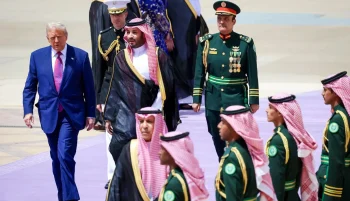 دونالد ترامپ، رئیس‌جمهور ایالات متحده، موفق شد توافق آتش‌بسی میان اسرائیل و گروه تروریستی حماس برقرار کند؛ ترامپ چه مراحلی را پشت سر گذاشت تا به این توافق برسد؟