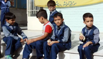 یک عضو هیئت‌علمی دانشگاه علوم پزشکی تهران گفت که افزایش قیمت‌ها و کاهش دسترسی به لبنیات و پروتئین، خطر چاقی، دیابت، فشار خون و بیماری‌های قلبی را در میان کودکان بالا برده است.