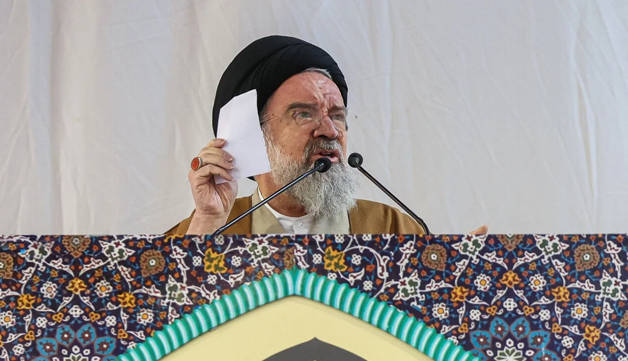 احمدخاتمی، خطیب نماز جمعه تهران گفت سخن عباس عراقچی وزیر امور خارجه درباره «زیادهخواه» خواندن آمریکا و عدم بازگشت به میز مذاکره، درست و قابل تایید است و این موضع انقلاب اسلامی است.