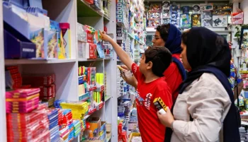 یک تولیدکننده لوازم تحریر اعلام کرد که اصلیترین چالش این صنعت، رقابت با کالاهای چینی است و با وجود مزایای نمایشگاهها برای معرفی محصولات ایرانی، این رویدادها نمیتوانند جایگزین روند طبیعی فروش شوند.
