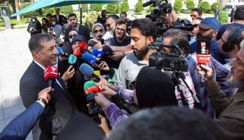 رسانههای داخلی ایران گزارش دادهاند که وزیر دفاع جمهوری اسلامی در راس یک هیئت بلندپایه به آنکارا رفته و همزمان معاون پزشکیان، از «آمادگی کامل» برای جنگ سخن گفته است.