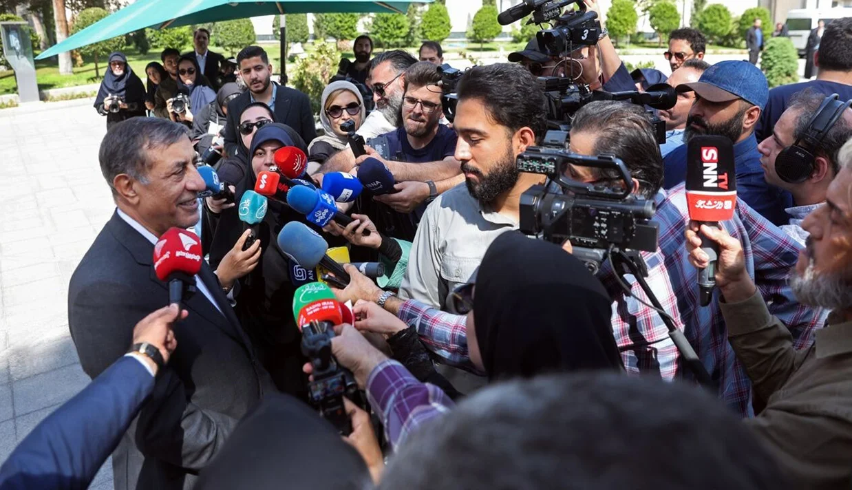 رسانههای داخلی ایران گزارش دادهاند که وزیر دفاع جمهوری اسلامی در راس یک هیئت بلندپایه به آنکارا رفته و همزمان معاون پزشکیان، از «آمادگی کامل» برای جنگ سخن گفته است.