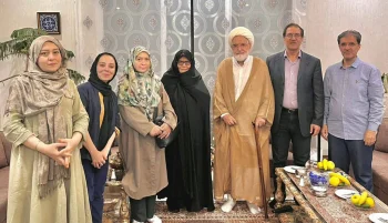 مهدی کروبی گفت برخی نظامی‌ها در مجلس شورای اسلامی طوری برای پوتین «یقه پاره می‌کنند» که اگر حزب توده در قدرت بود، «بعید می‌دانم» به اندازه آن‌ها می‌توانست برای روسیه «یقه پاره کند.»