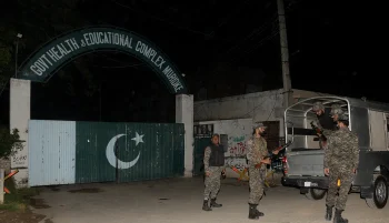 وزیر دفاع پاکستان بعد از شکست مذاکرات با طالبان در استانبول تهدید کرد اسلامآباد قادر است بدون بهکارگیری تمام توان نظامی خود، طالبان حاکم در افغانستان را «بهطور کامل نابود کند.»