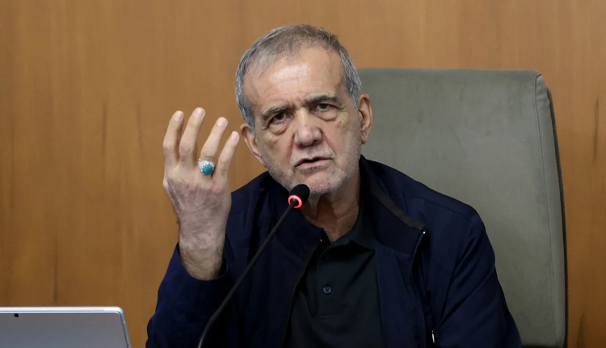 مسعود پزشکیان رئیس دولت جمهوری اسلامی یک روز بعد از کشته شدن خامنهای در بیانیهای وعده «انتقام و خونخواهی» داد.
