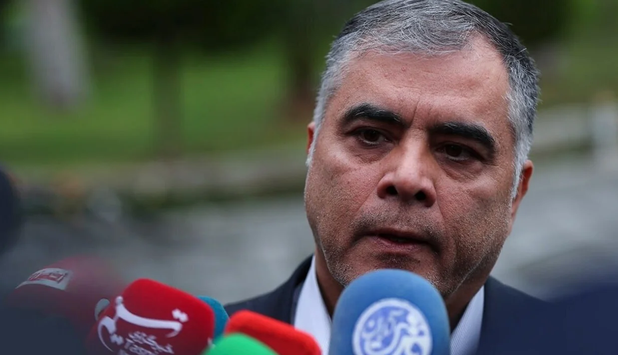 محسن پاکنژاد، وزیر نفت جمهوری اسلامی اعلام کرد «ذخایر جدید» نفت و گازی در میدان پازن در استان فارس کشف شده است که میتواند مشکل «ناترازی انرژی» را در سالهای آینده حل کند.