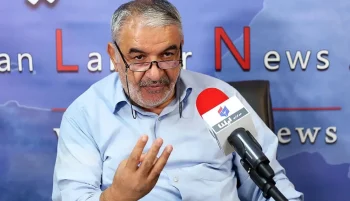 محمد نعیمیپور، یکی از دانشجویان دخیل در تسخیر سفارت آمریکا گفت او بعد از گذشت چند دهه از این اقدام حمایت میکند؛ زیرا امکان همکاری آمریکا برای بازگشت شاه به ایران وجود داشت و بقای جمهوری اسلامی در «خطر» بود.