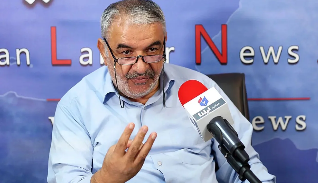 محمد نعیمیپور، یکی از دانشجویان دخیل در تسخیر سفارت آمریکا گفت او بعد از گذشت چند دهه از این اقدام حمایت میکند؛ زیرا امکان همکاری آمریکا برای بازگشت شاه به ایران وجود داشت و بقای جمهوری اسلامی در «خطر» بود.