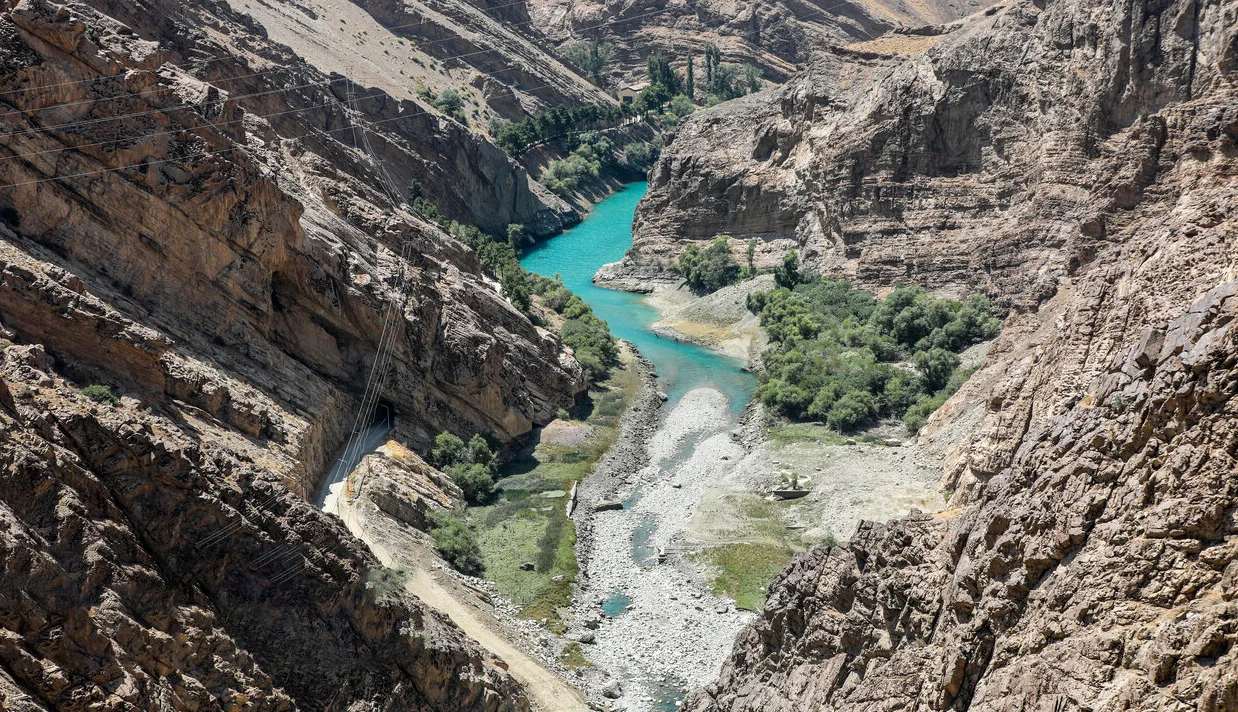 مدیرعامل شرکت آب منطقهای تهران با ابراز نگرانی از وضعیت ذخایر سد امیرکبیر اعلام کرد که حجم فعلی آب این سد پاسخگوی نیاز آبی پایتخت برای کمتر از دو هفته است.