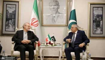 علی لاریجانی، دبیر شورای عالی امنیت ملی گفت که جمهوری اسلامی حاضر است «چک سفید» در اختیار پاکستانیها قرار دهد تا هر زمان که لازم دانستند، برای حل مسائل، از آن استفاده کنند.