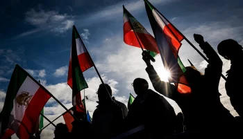 معاون وزارت دادگستری جمهوری اسلامی مدعی شد که شهروندان مقیم خارج که در داخل کشور محکومیت قضایی دارند، می‌توانند از طریق سامانه رسمی برای «عفو رهبری» درخواست دهند.