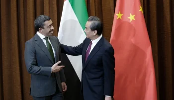 براساس بیانیه منتشر شده از سوی ابوظبی، وزیر خارجه چین کمونیستی در دیدار با وزیر خارجه امارات متحده از تلاشهای امارات متحده برای مالکیت جزایر سهگانه ایران حمایت کرد.