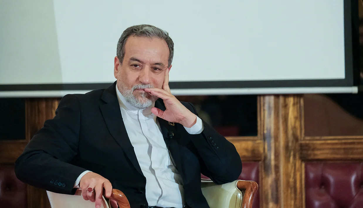عباس عراقچی در یادداشتی برای گاردین از اعلام آمادگی جمهوری اسلامی برای توافق هستهای با آمریکا در صورت تامین منافعش خبر داد.