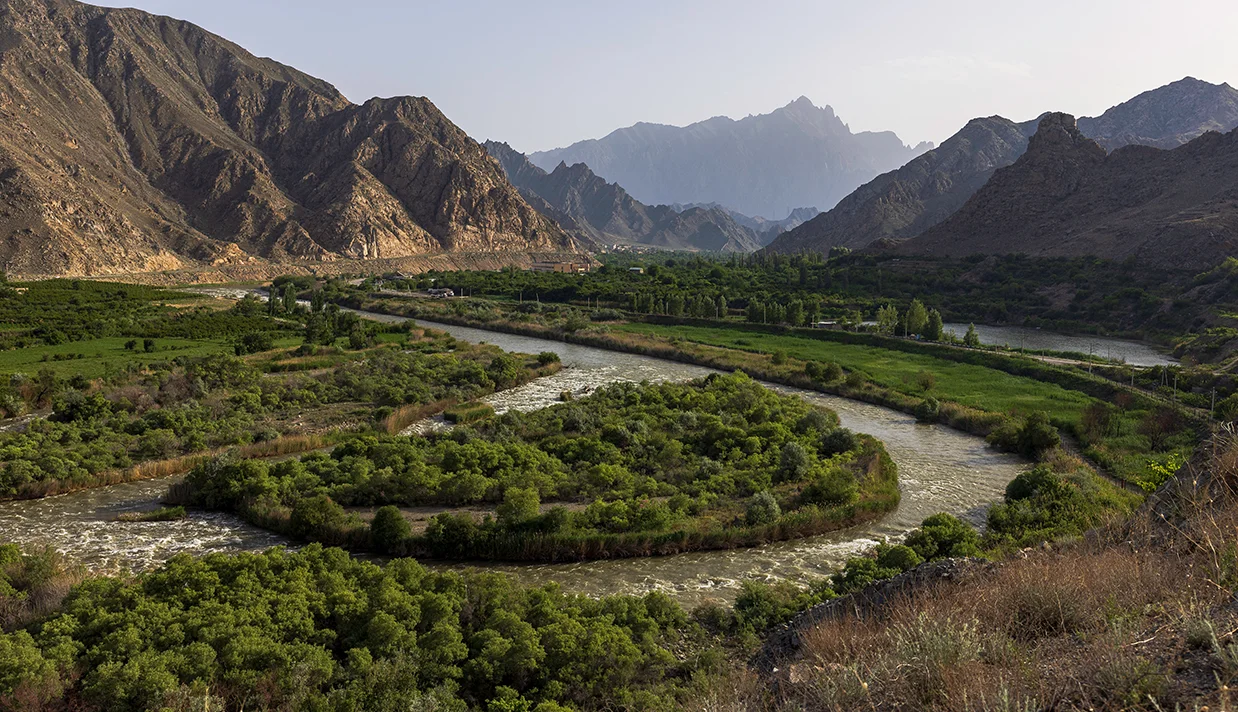 نایب ‌رئیس پارلمان ارمنستان تأکید کرد که منافع تهران و ایروان تا حد زیادی همسو است و هیچ کریدور برون‌مرزی از خاک ارمنستان عبور نخواهد کرد.