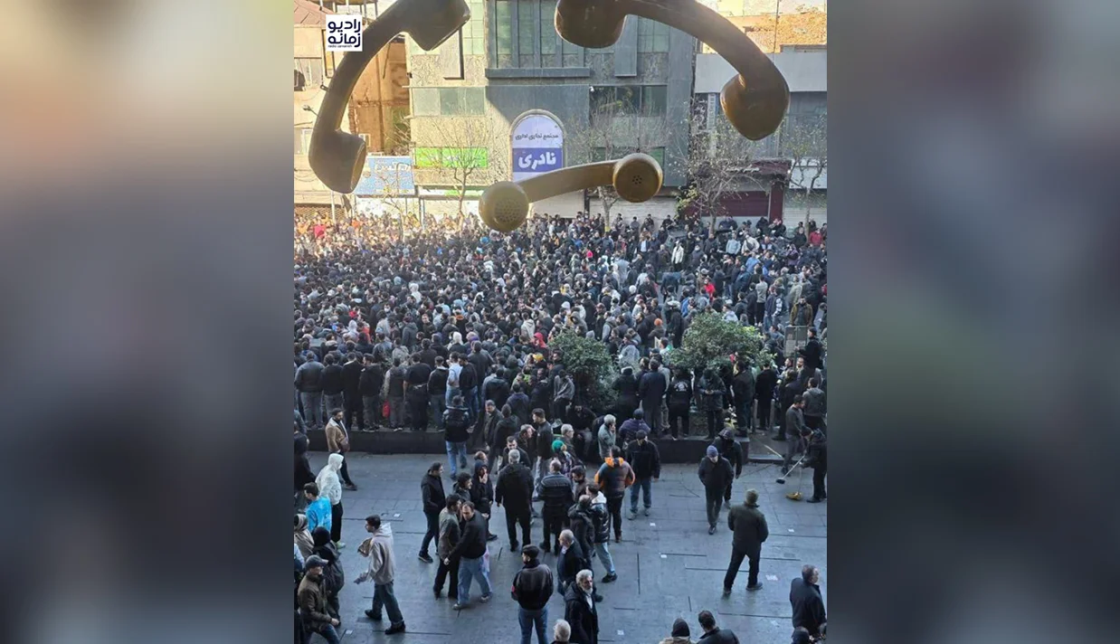 در ادامه بازتاب تجمع‌ها و اعتراضات امروز بازاریان، رسانه‌های داخلی هر یک با زاویه‌ای متفاوت به روایت آنچه در تهران رخ داد پرداختند و تصویری چندلایه از این رویداد ارائه کردند.