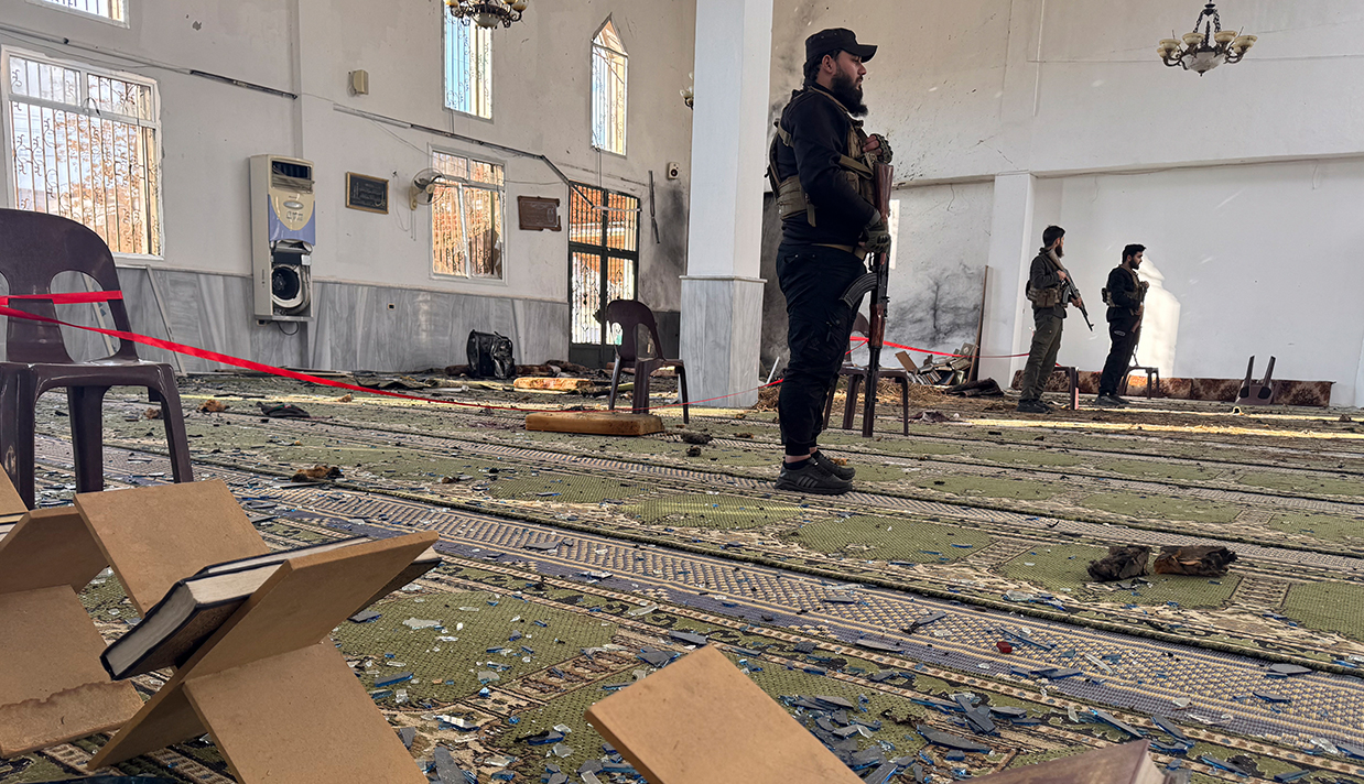 به گزارش خبرگزاری سانا، یک انفجار در مسجد «امام علی» در محله وادی‌الذهب شهر حمص واقع در مرکز سوریه، دست‌کم ۸ کشته و ۱۸ زخمی بر جای گذاشته است.